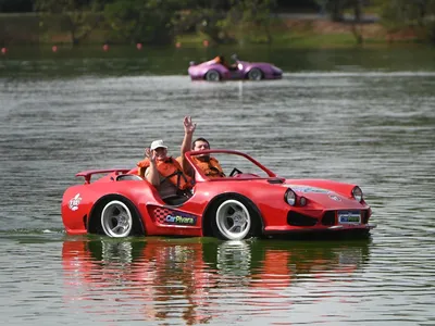 Lagoa do Taquaral inaugura carrinhos elétricos flutuantes em Campinas