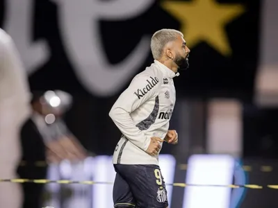 Gabigol é expulso por gesto obsceno após fazer o 98º gol pelo Santos