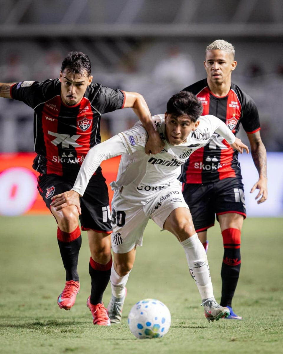 Santos vence Vitória e deixa o Z-4; Gabigol é expulso por gesto obsceno