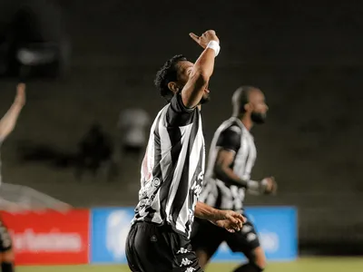 Nenê, ex-Vasco, faz 2 gols na Série C, mas perde pênalti; veja resultados