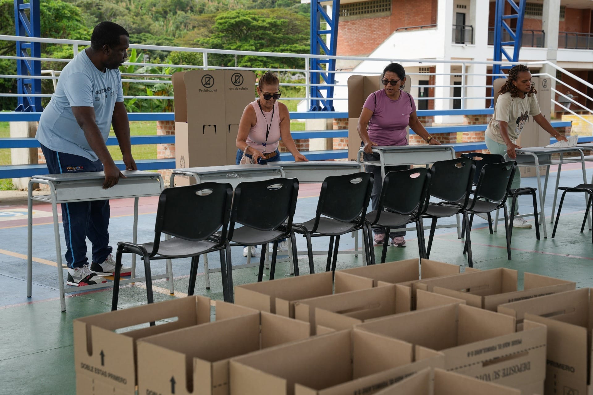Colombianos vão escolher novo presidente nas eleições deste domingo