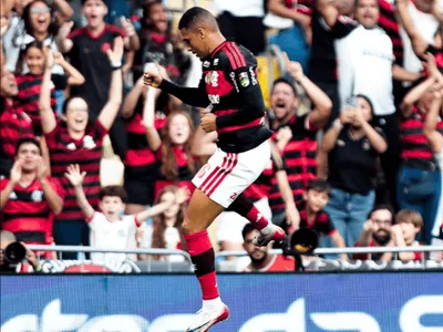 Flamengo supera desfalques, vence Coritiba e retoma "caça" ao Palmeiras