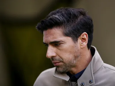 Abel vê árbitro "corajoso" e reclama da CBF: "Jogo não poderia acontecer"