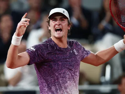 João Fonseca brilha de novo em Roland Garros e vence batalha contra Ruud