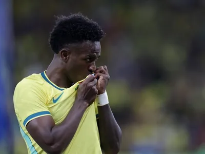 Vini Jr. pede que torcida da Seleção pare de ofender Virgínia Fonseca