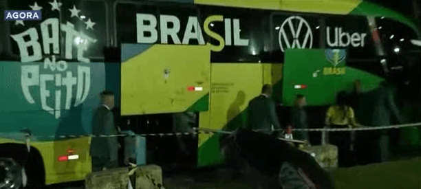 Seleção Brasileira sai da sede da CBF e embarca para Copa do Mundo