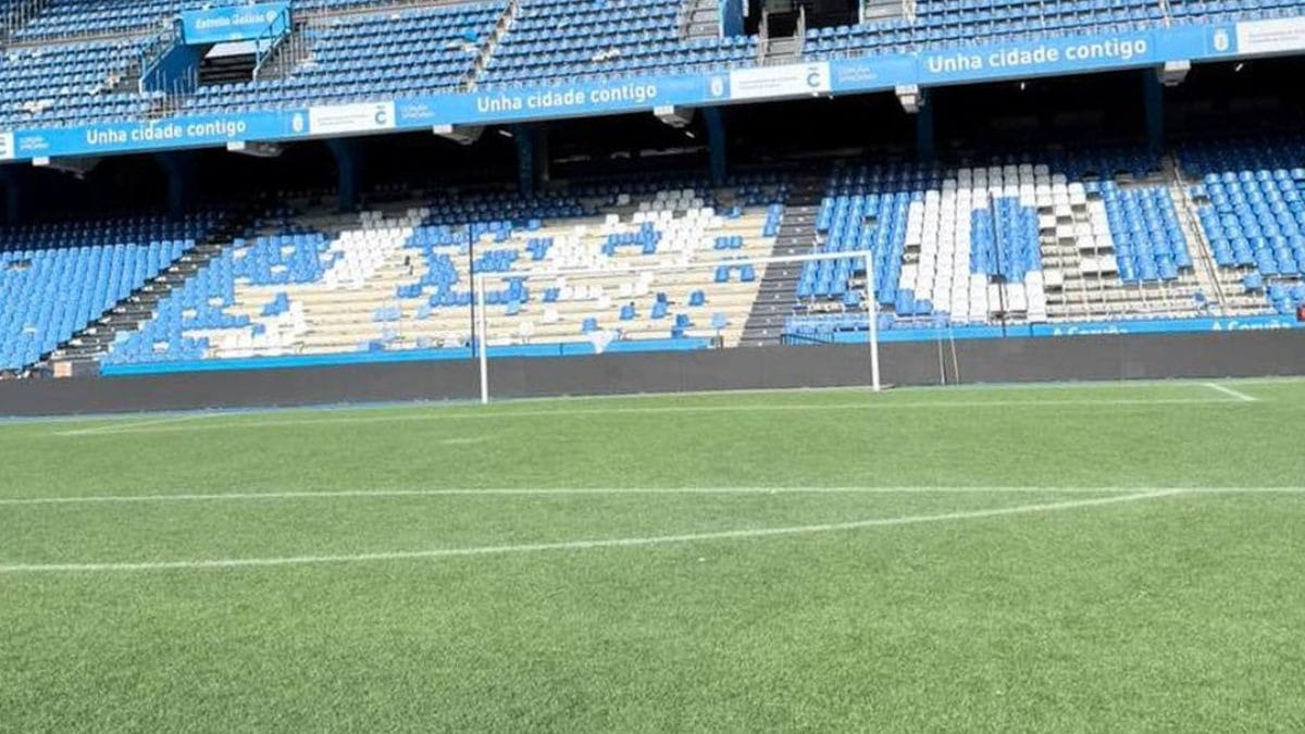 Torcida danifica gramado de estádio de amistoso da Espanha; veja imagens