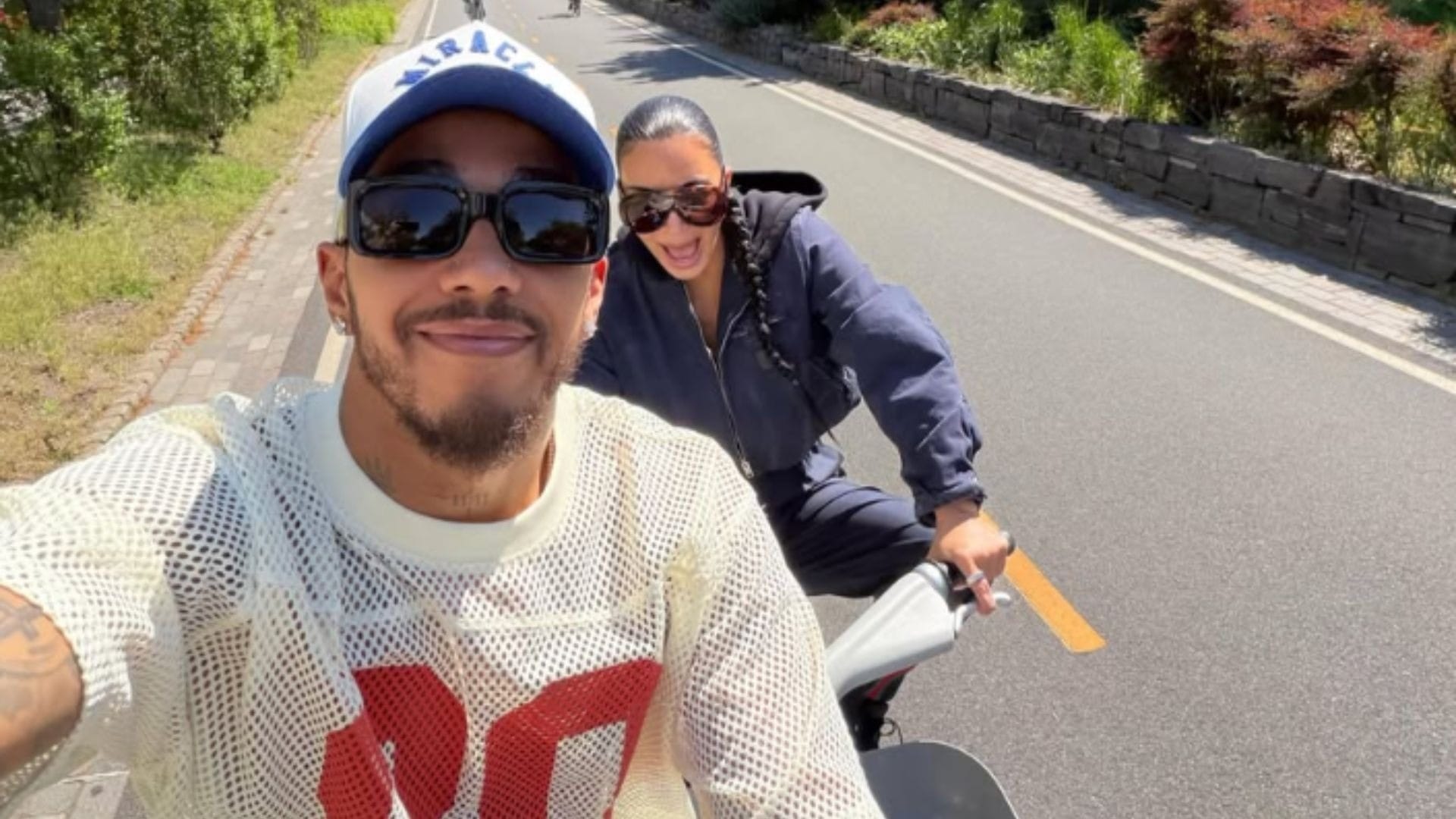Kim Kardashian publica registro com Lewis Hamilton pela 1ª vez no Instagram
