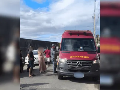 Motociclista foge após atropelar adolescente em Caraguatatuba