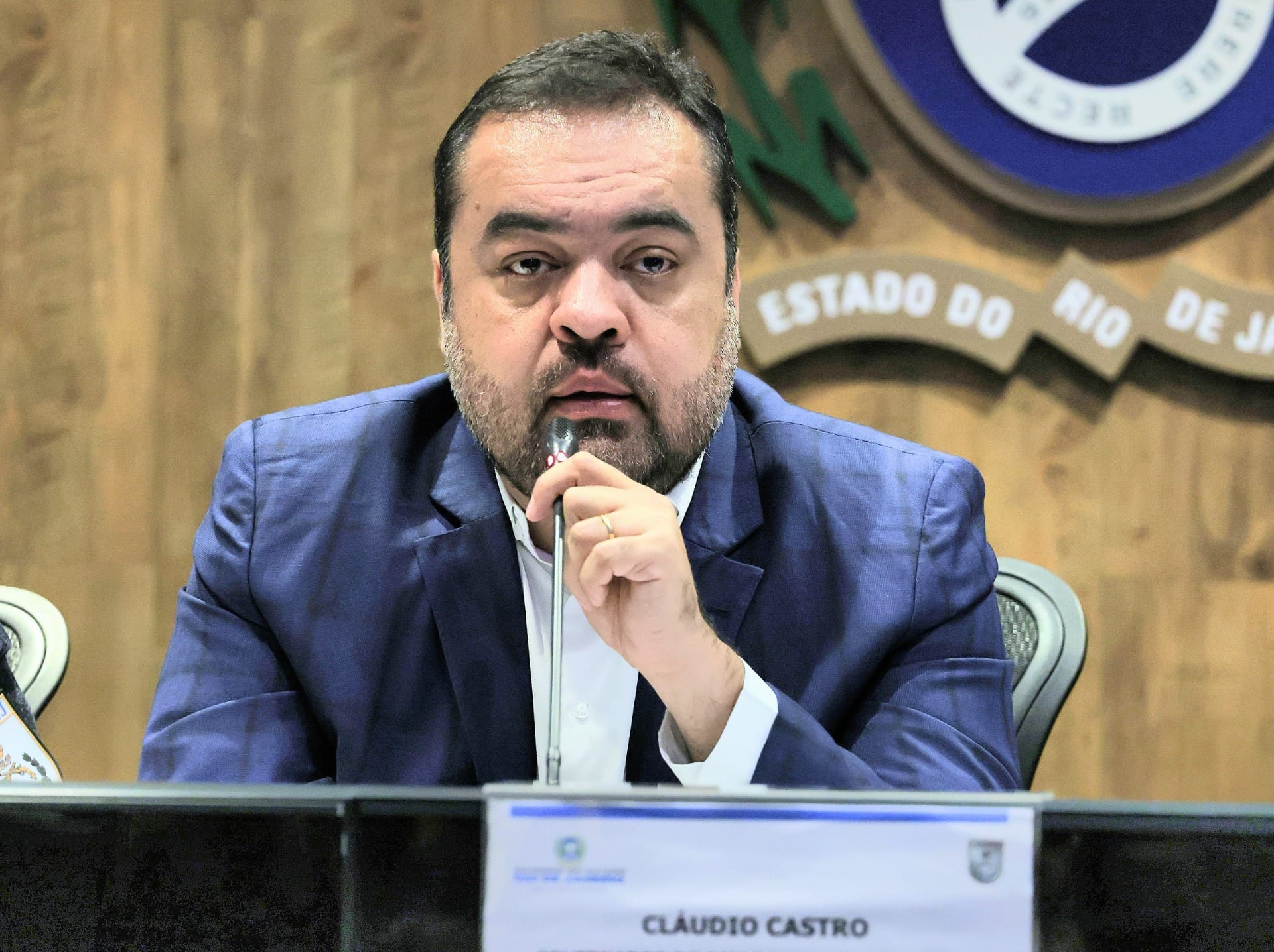 Cláudio Castro e delegado da PF aparecem em lista de propina do bicho no RJ