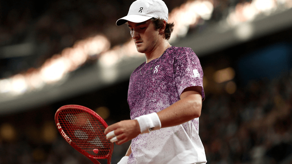 João Fonseca salva match point e vai à final de duplas no ATP de Halle