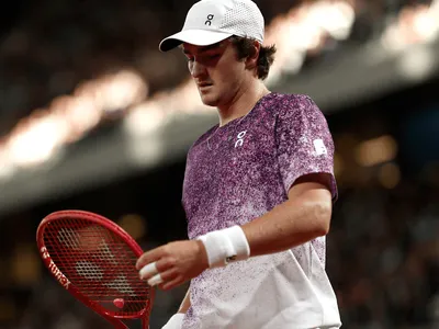 João Fonseca salva match point e vai à final de duplas no ATP de Halle