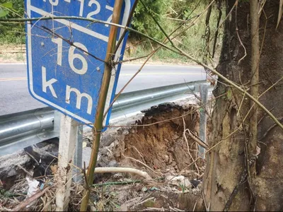 Asfalto cede na RJ-127 e DER promete vistoria no local