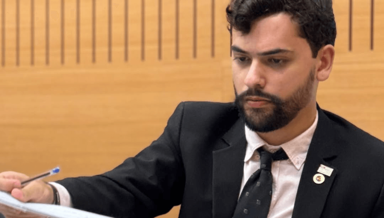 Câmara aprova criação de Comissão Processante contra vereador Vini Oliveira