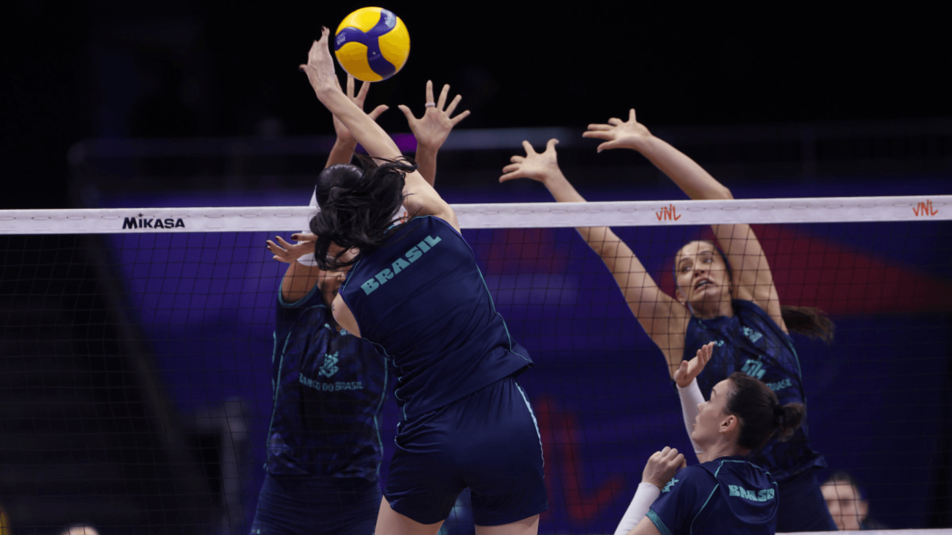 Brasil estreia na Liga das Nações de Vôlei nesta quarta (3); saiba onde ver