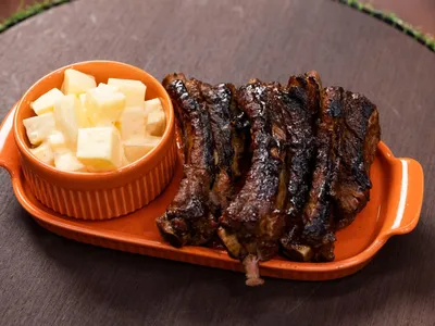 Costelinha ao barbecue com salada de batatas | Band Receitas