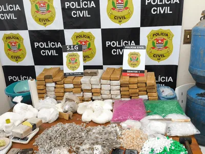 Drogas enterradas em tonéis são apreendidas em Ubatuba