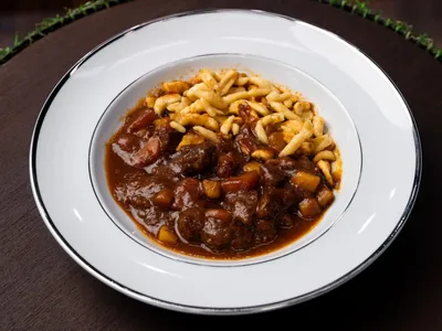 Goulash com spatzle | Band Receitas