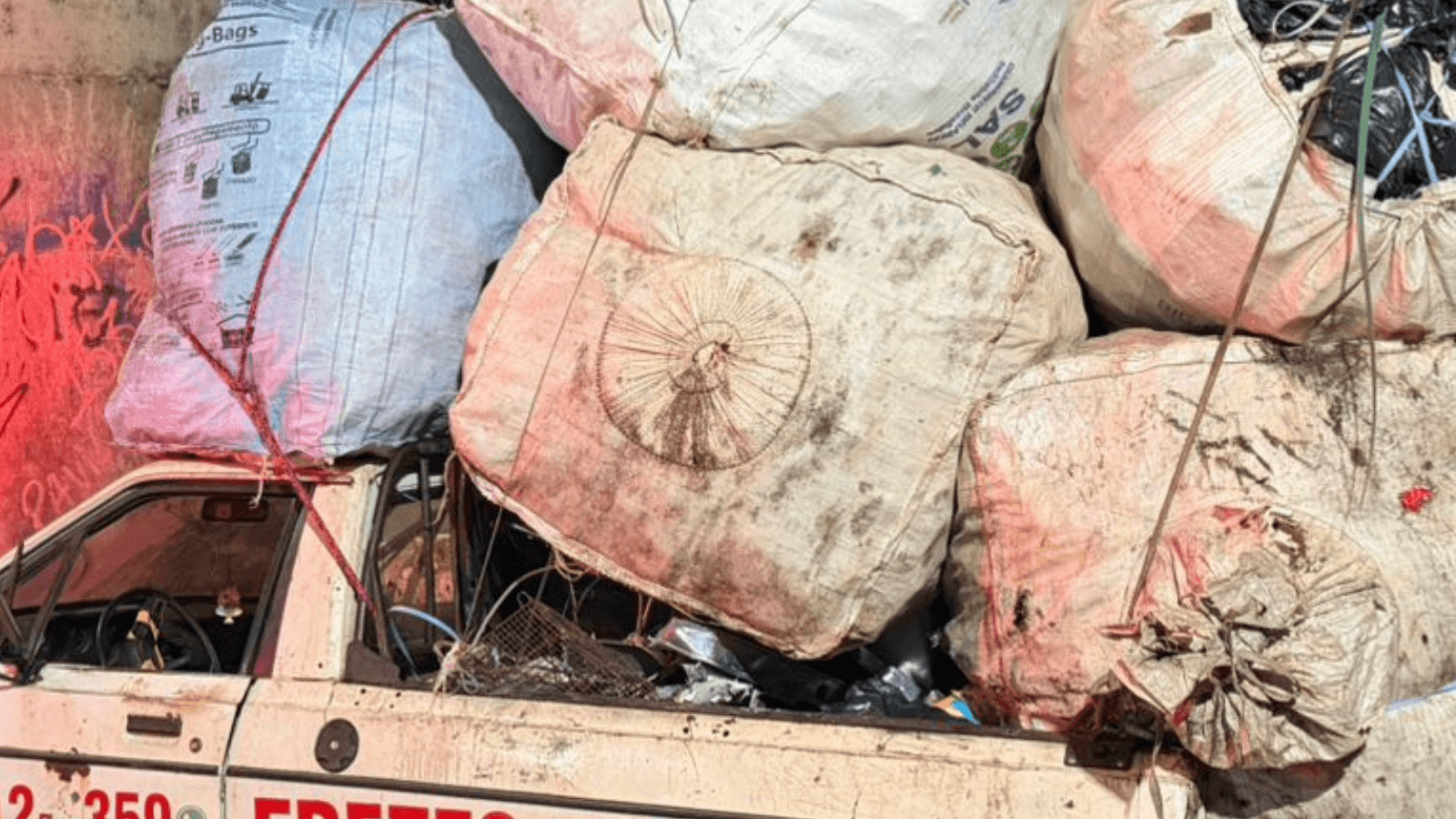 Operação fiscaliza ferros-velhos e sucatas em São José do Rio Preto