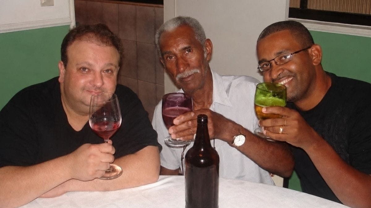 Erick Jacquin posta registro raro com sogro e cunhado: "Para sempre"