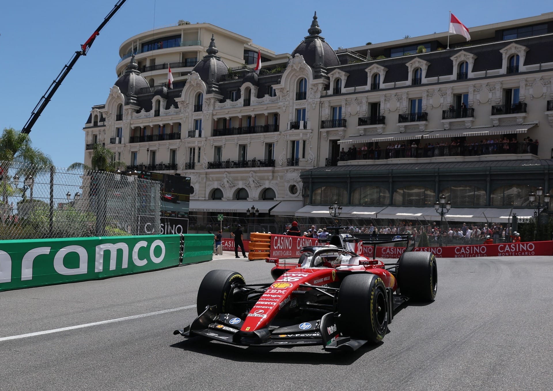 Charles Leclerc lidera treino livre 1 do GP de Mônaco; Bortoleto é 9º