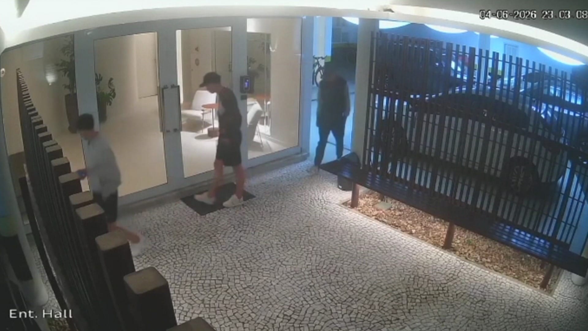 Quadrilha clona controle e invade condomínio de luxo na Zona Oeste de SP
