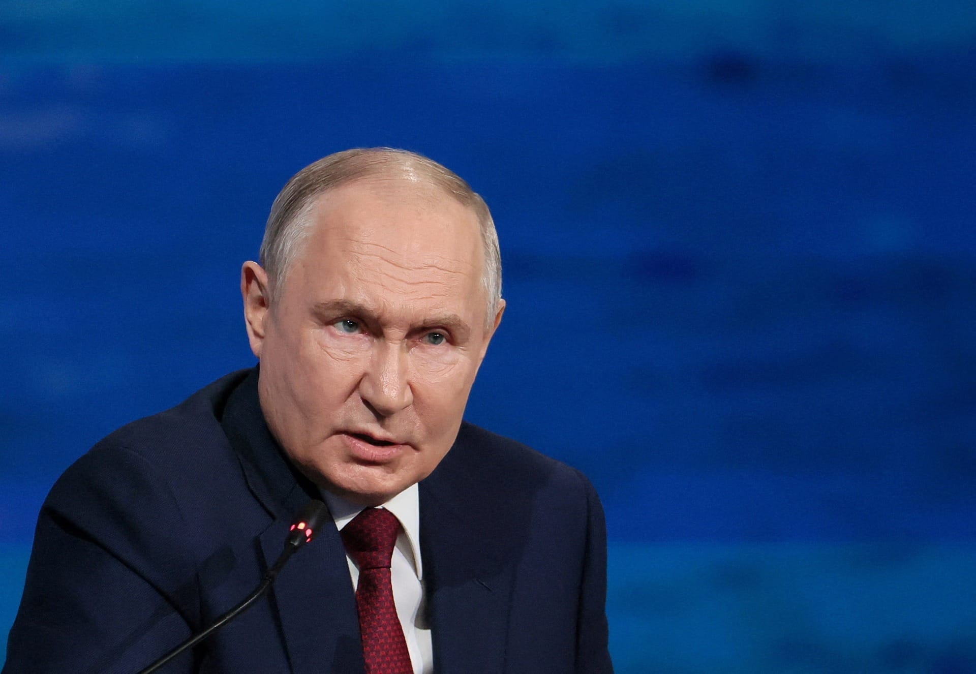 Vladimir Putin ameaça interceptar navios ocidentais