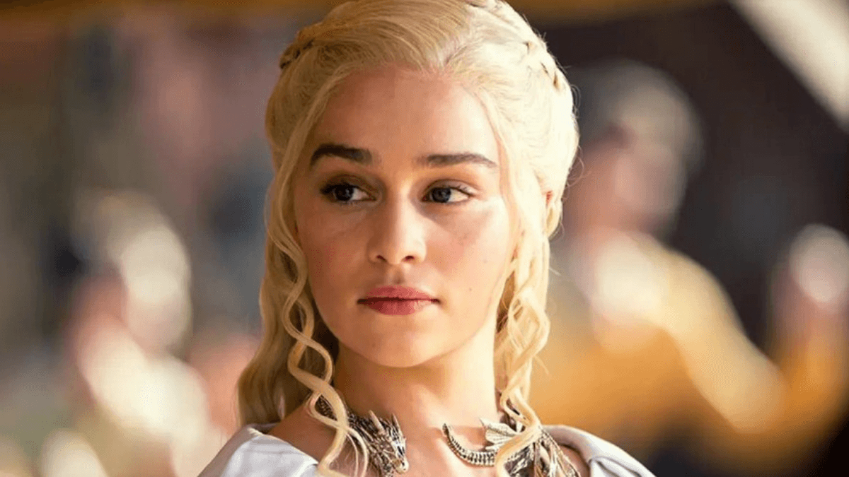 Emilia Clarke diz que teve crise com final de Game of Thrones: "Indignada"