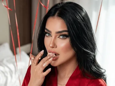 MC Mirella descarta parar com conteúdo adulto na internet: "Sou a número 1"