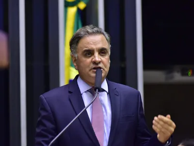 Aécio condiciona candidatura ao Planalto a chance de romper polarização
