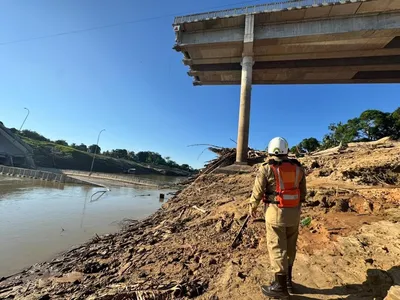 Corpo de Bombeiros suspende navegação no Rio Iaco após queda de ponte