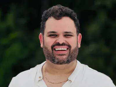 Ex-BBB relata rotina como motorista de aplicativo: "Pedem para tirar foto"