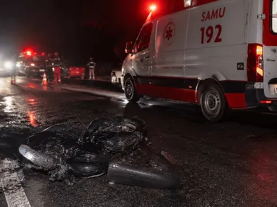 Cinco pessoas ficam feridas após colisão entre motos em São Sebastião