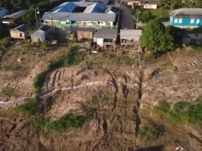 Novas imagens mostram rachaduras no solo horas antes de ponte cair no AC