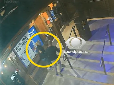 Câmeras de segurança mostram PMs saindo juntos de bar e confusão na rua