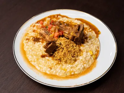 Risoto de banana-da-terra com guizado de suan | Band Receitas