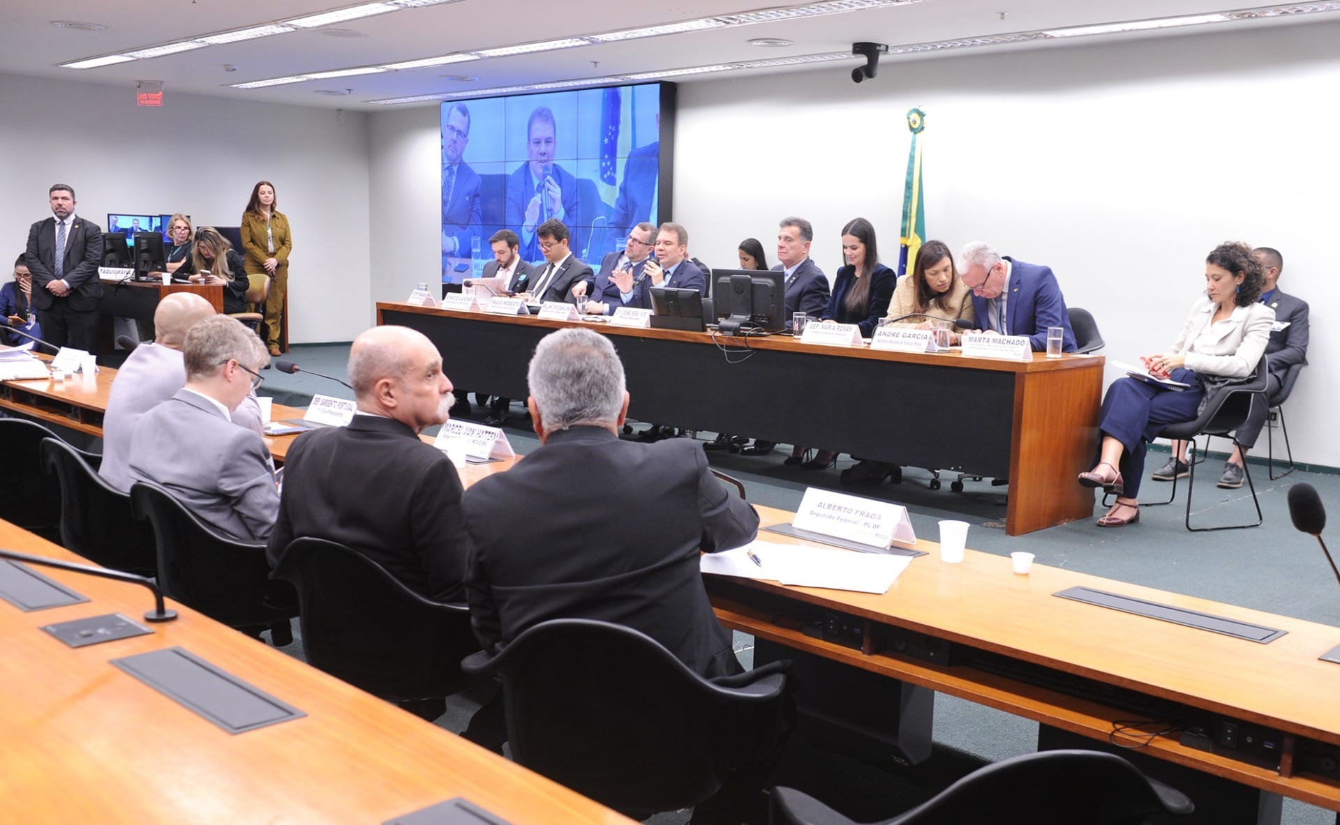 Votação da PEC que reduz a maioridade penal é adiada novamente em comissão