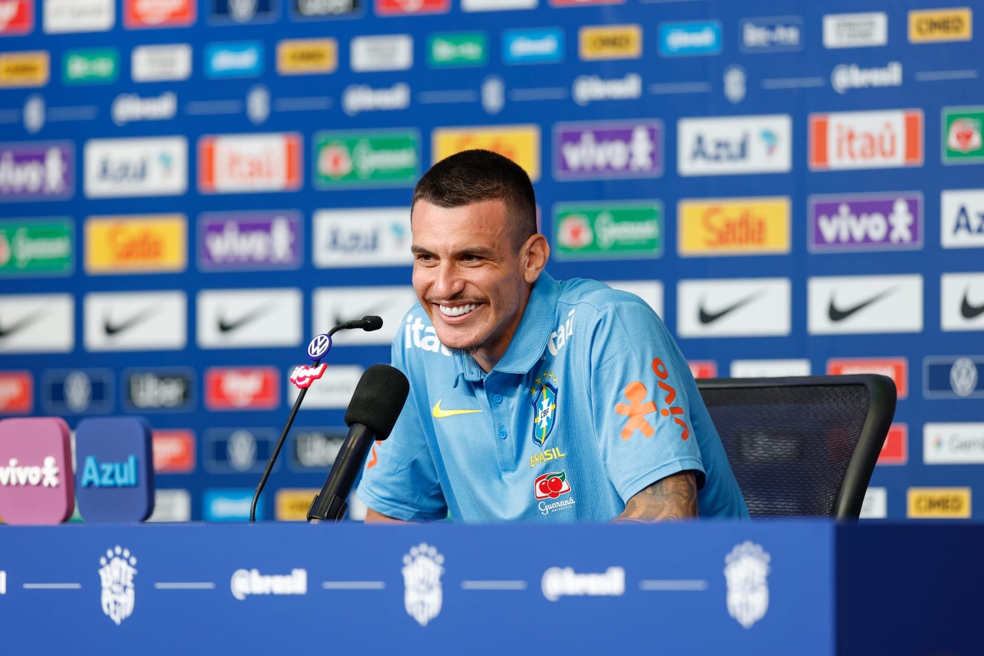 Ibañez manda recado a Ancelotti sobre posição na Seleção