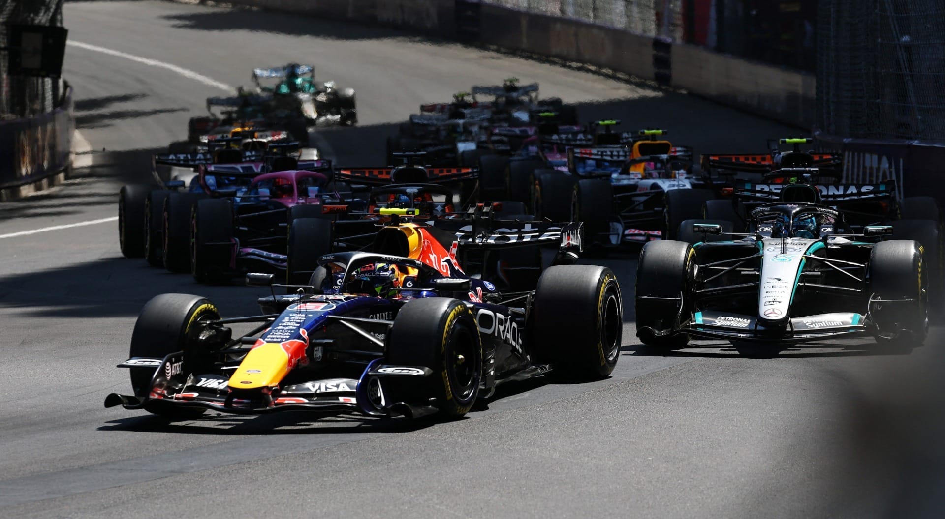 Mercedes fica atrás da Red Bull em teste de motores da FIA e fatura bônus