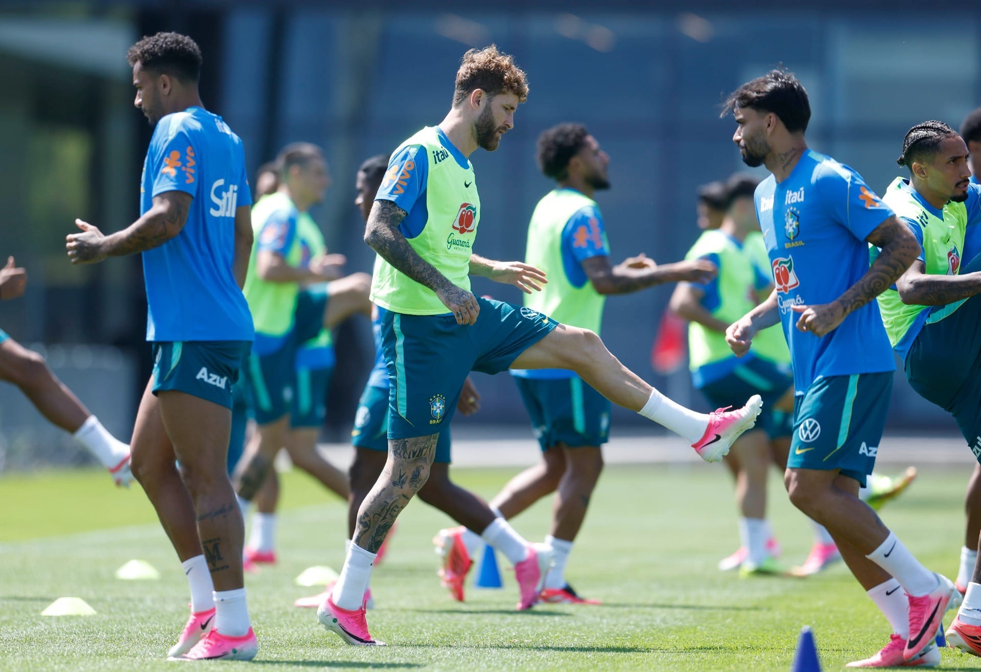 Copa começa nesta quinta e Brasil ainda tem dúvidas na escalação