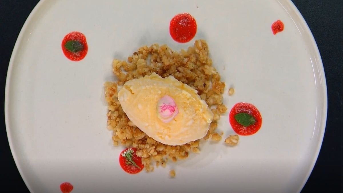 Sorvete de arroz doce com crocante de castanhas e geleia de morango | Band Receitas