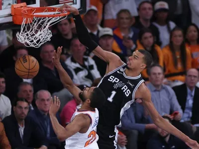 Com presença de Trump, Wembanyama brilha e os Spurs vencem o NY Knicks