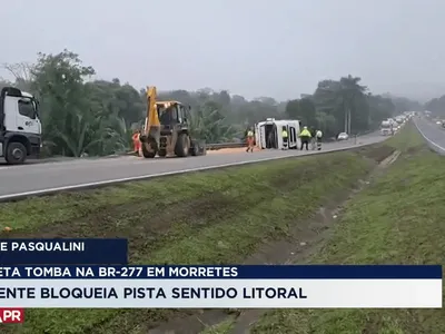 Caminhão com carga de soja tomba na BR-277 em Morretes