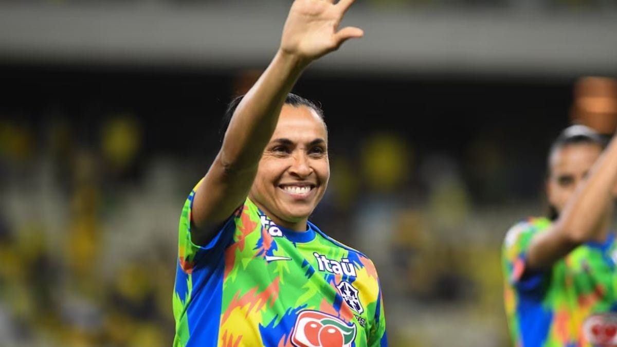 Marta dispara contra arbitragem após derrota do Brasil: "Uma palhaçada"