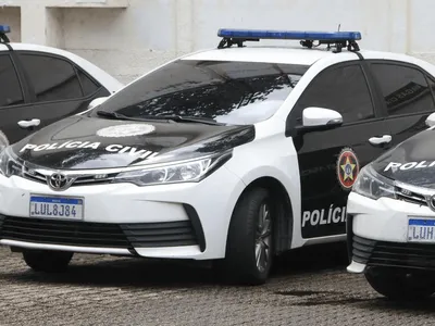Operação da polícia prende namorada de chefe de facção baiana no RJ