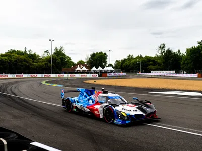 Trio da BMW conquista a pole das 24 Horas de Le Mans 2026 após punição