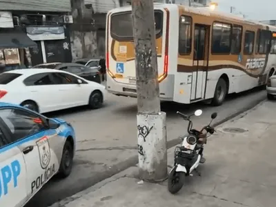 Criança de 9 anos morre após colisão com ônibus no Complexo do Alemão