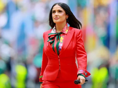 Salma Hayek abre a Copa do Mundo no Estádio Azteca; saiba quem é
