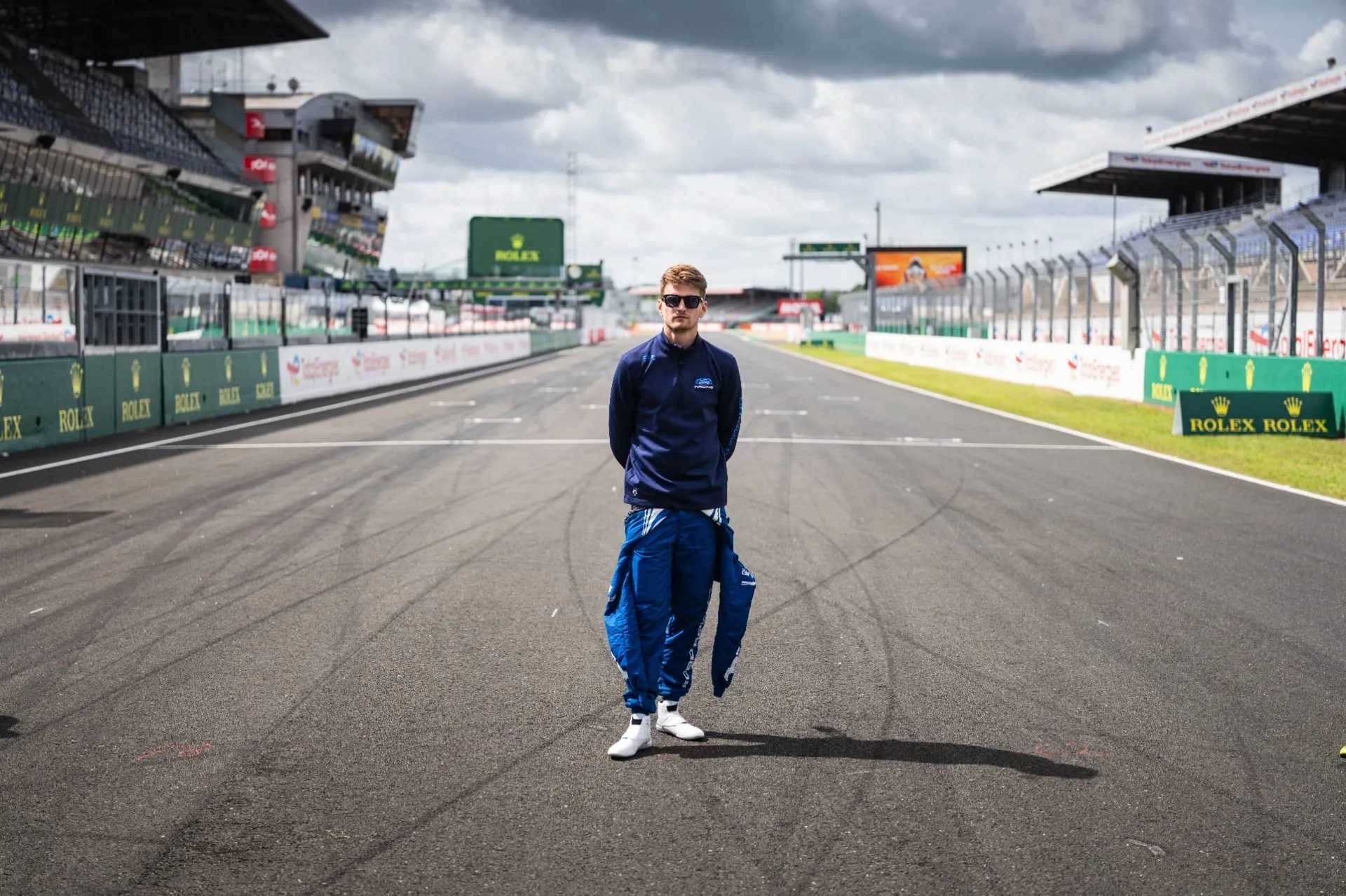 Logan Sargeant tem Stefano Gattuso e Gianmarco Levorato no comando do Mustang #88 na LMGT3