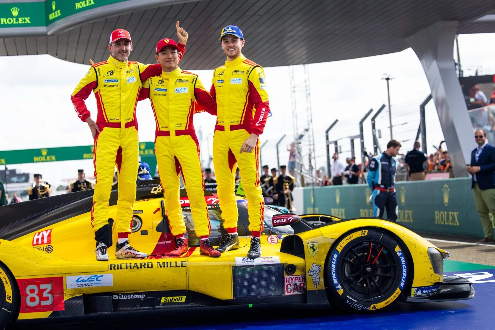 Robert Kubica, Yifei Ye e Phil Hanson durante vitória nas 24 Horas de Le Mans de 2025